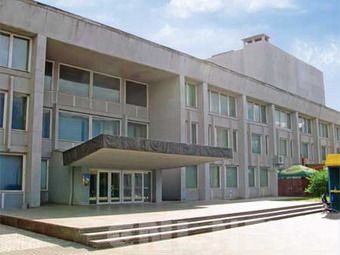 Двери небесные, интересы земные
