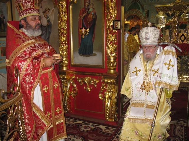 Митрополит Никодим стал песенником