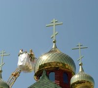 Єпископ освятив куполи і хрести мукачівського храму з висоти пташиного польоту (ФОТО) Єпископ освятив куполи і хрести мукачівського храму з висоти пташиного польоту (ФОТО)