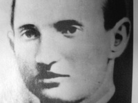 Памятник погибшему на "Титанике" священнику, который до последнего момента помогал пассажирам, установили в Литве