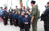 В донецкой лавре казаки воспитывают в детях любовь к святыням и оружию