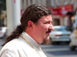 Священник-помощник проректора по воспитательной работе Саратовской семинарии РПЦ атаковал журналиста на глазах у полицейского