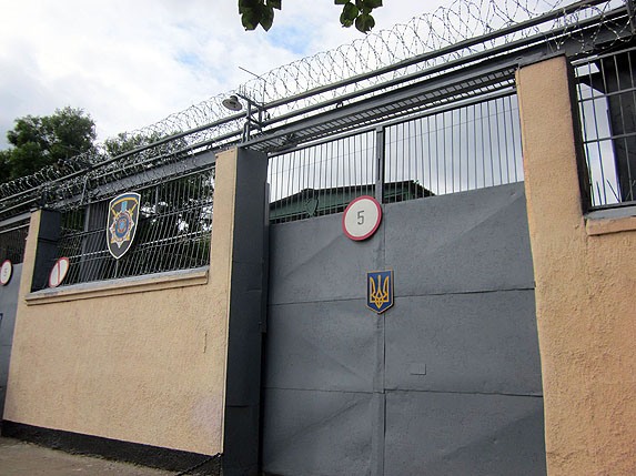 В 100 исправительных колоний Украины заключенные смогут получить библейское образование