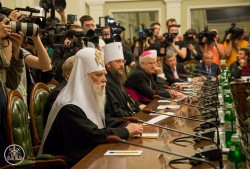 Церковні лідери взяли участь у Першому загальноукраїнському круглому столі національної єдності