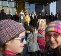 Президент Украины принял участие в межцерковной молитве за сирот