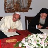 Папа Римський і Вселенський Патріарх підписали Декларацію щодо зусиль, спрямованих на «повну єдність» Папа Римський і Вселенський Патріарх підписали Декларацію щодо зусиль, спрямованих на «повну єдність»