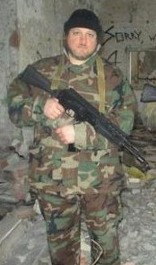 Священник РПЦ, позировавший «в Луганске» в боевой амуниции с автоматом в руках, заявил, что это была игра и шутка