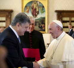 Президент України: зустріч з Папою Франциском була "дуже зворушливою"