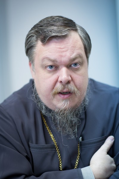 Спикер РПЦ призвал готовиться к кровавой войне с Западом и приступил с прихожанами к чтению Апокалипсиса