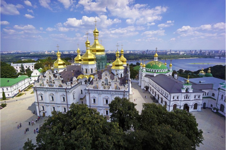 В Киеве война петиций по поводу церковной принадлежности лавры