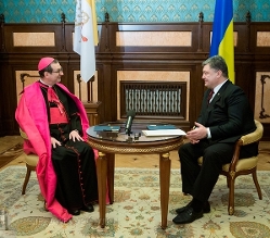 Президент і Апостольський нунцій обговорили питання підготовки візиту в Україну Папи Франциска