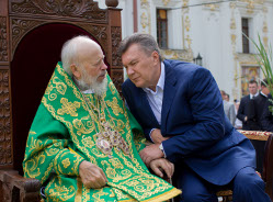 Суд знову повернув на дорозслідування справу про відсторонення від влади митрополита Володимира (Сабодана)