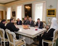 Предстоятель УПЦ КП нагородив екс-міністра культури і його співробітників