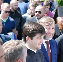 Вадим Новинский с охранниками напал на митрополита УПЦ