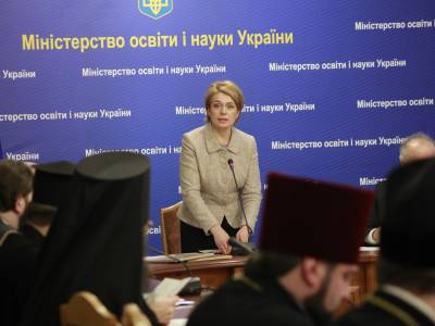 У Міносвіти вручили перші свідоцтва про державне визнання документів про вищу духовну освіту