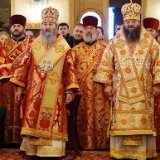 Глава УПЦ вчергове відвідав Буковину, підтримавши служіння єпископа-опозиціонера Глава УПЦ вчергове відвідав Буковину, підтримавши служіння єпископа-опозиціонера