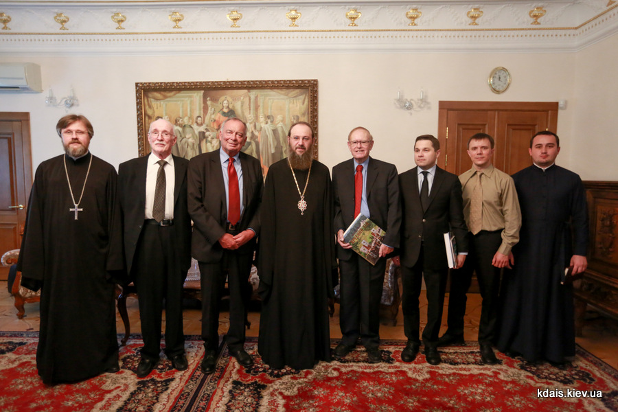 Керуючий справами УПЦ розповів британському пастору-місіонеру про ситуацію в Україні