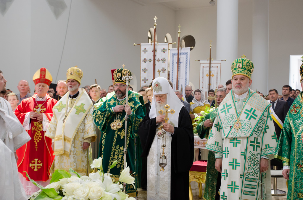 Глави УПЦ КП і УАПЦ відправили у соборах УГКЦ заупокійні служби за архієпископом Любомиром Гузаром