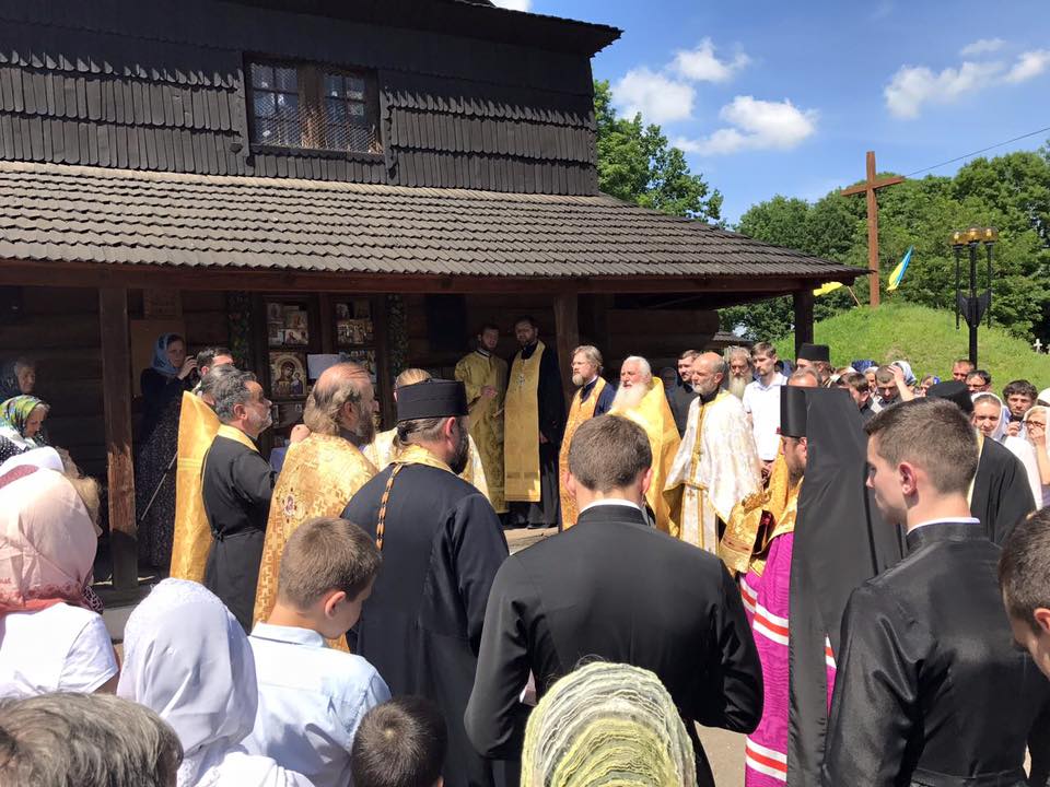 Єпископ УПЦ шукав з владою Коломиї шляхи вирішення напруженої ситуації навколо спірного храму
