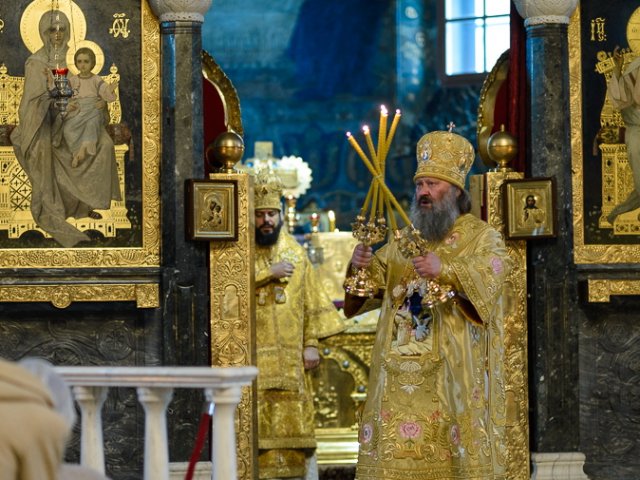 Наместник киевской лавры готовился к защите от мнимых провокаций, а в Сумах епархия УПЦ наперекор властям провела шествие по городу Наместник киевской лавры готовился к защите от мнимых провокаций, а в Сумах епархия УПЦ наперекор властям провела шествие по городу