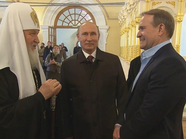 Медведчук "підказав" куму-президенту РФ обміняти полонених між Україною та "Л/ДНР" і подякував УПЦ/РПЦ за підтримку Медведчук "підказав" куму-президенту РФ обміняти полонених між Україною та "Л/ДНР" і подякував УПЦ/РПЦ за підтримку