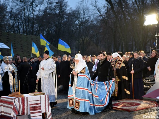 Церква і влада спільно вшанували пам'ять жертв голодоморів Церква і влада спільно вшанували пам'ять жертв голодоморів
