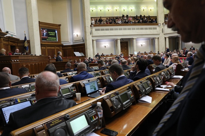 Президент назвав "русский мир" патріарха Кирила "небезпечною політичною єрессю", а парламент підтримав послання до Вселенського патріарха