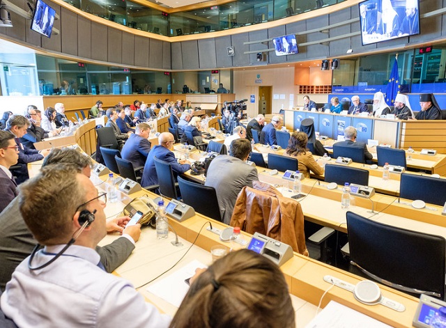 Глава УПЦ КП у Європарламенті закликав стримувати російську агресію — політичну і церковну