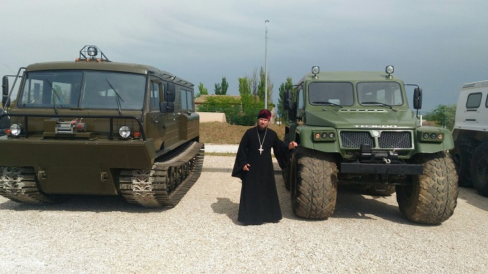 Священики УПЦ освятили нову прикордонну заставу окупантів в Криму