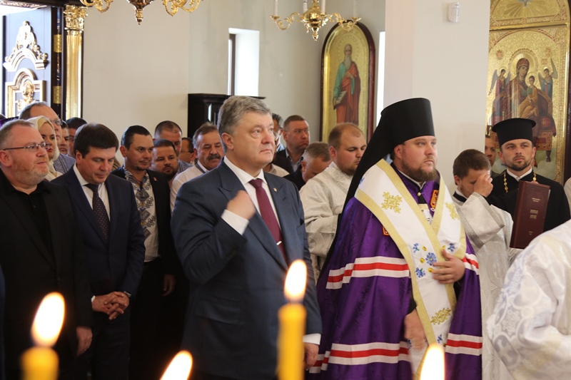 Президент України у Дніпрі взяв участь у молебні за Україну та єдину Церкву