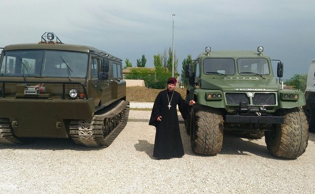 Священики УПЦ освятили нову прикордонну заставу окупантів в Криму Священики УПЦ освятили нову прикордонну заставу окупантів в Криму