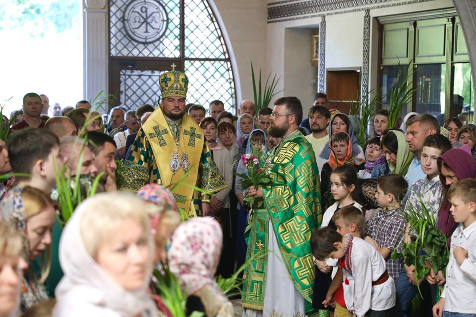 Віряни уповноважили митрополита УПЦ, якого шельмує Синод, публічно відстоювати об