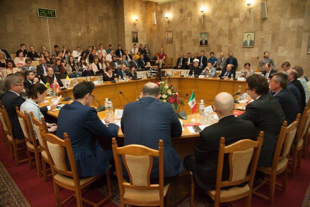 На міжнародній конференції в Києві розповіли про соціальне служіння церков під час війни