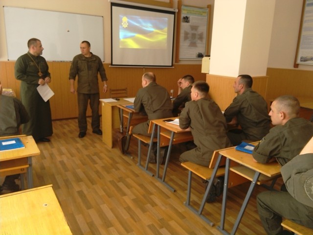 Капелан УПЦ КП прочитав військовим лекцію "Нецензурна лексика і її вплив на духовне життя військовослужбовця"