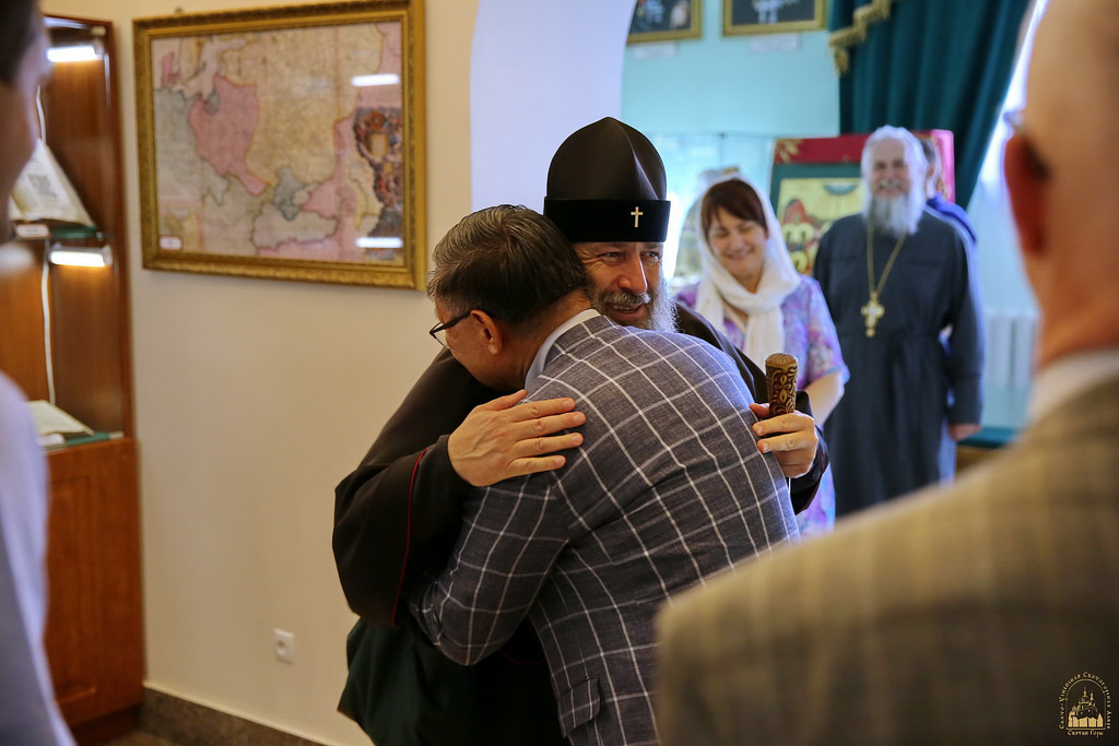 Посол Японії вдруге відвідав Святогірську лавру під час візиту на Донбас