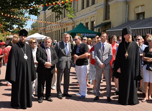 У Михайлівському Золотоверхому монастирі провели фестиваль на згадку про притулок для бельгійських солдат під час Першої світової війни У Михайлівському Золотоверхому монастирі провели фестиваль на згадку про притулок для бельгійських солдат під час Першої світової війни