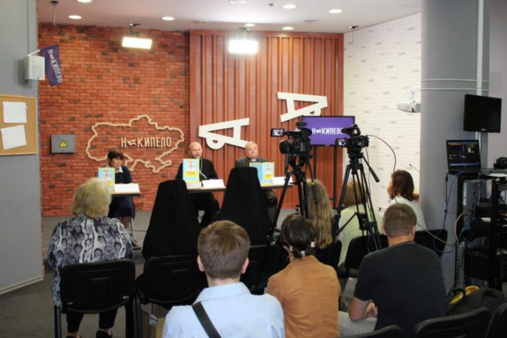 Греко-католики презентували у Харкові дитячі Біблії шрифтом Брайля, а у Львові провели тренінг щодо зцілення постабортної травми