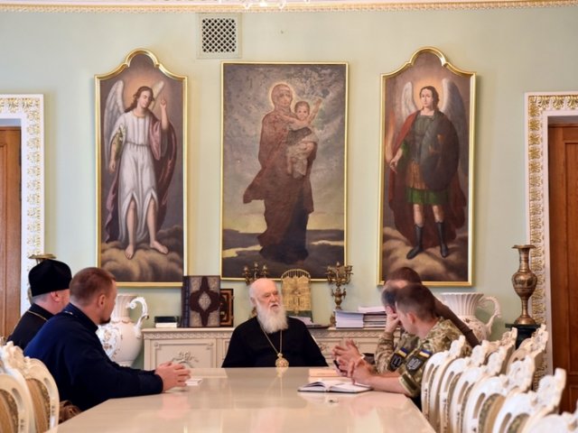 УПЦ КП обговорює з військовими можливість присвоєння військовим частинам імен українських святих УПЦ КП обговорює з військовими можливість присвоєння військовим частинам імен українських святих
