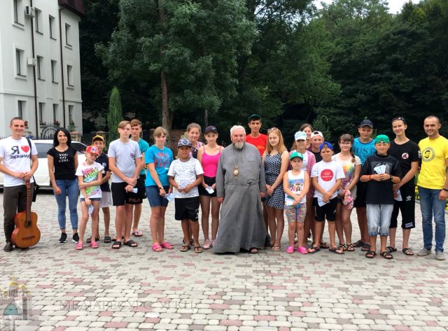 Греко-католики провели літній табір для дітей з Луганщини, а на Івано-Франківськівщині допомагають переселенцям започаткувати власний бізнес Греко-католики провели літній табір для дітей з Луганщини, а на Івано-Франківськівщині допомагають переселенцям започаткувати власний бізнес