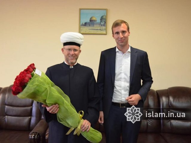 Президент привітав з днем народжння муфтія Духовного управління мусульман України «Умма» Президент привітав з днем народжння муфтія Духовного управління мусульман України «Умма»