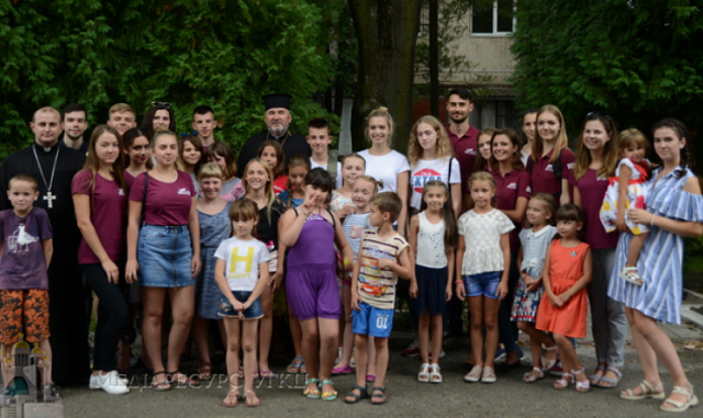 Єпископ УГКЦ зустрівся з дітьми, які потребують допомоги Єпископ УГКЦ зустрівся з дітьми, які потребують допомоги