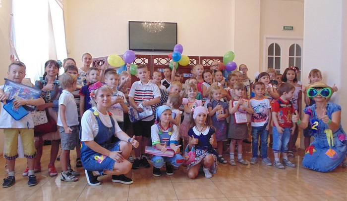 Одеська єпархія УПЦ відправила школярам Донецька гуманітарну допомогу