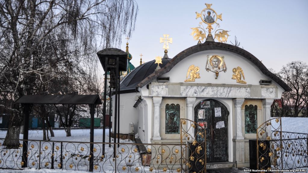 Суд знову переніс розгляд справи про знесення каплиці УПЦ біля фундаменту Десятинної церкви