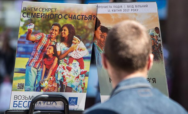 "ДНР" за прикладом Росії заборонила діяльність Свідків Єгови "ДНР" за прикладом Росії заборонила діяльність Свідків Єгови