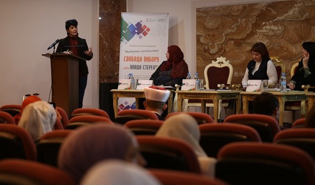 Ліга мусульманок України провела конференцію «Майбутнє суспільства: свобода вибору або влада стереотипів» Ліга мусульманок України провела конференцію «Майбутнє суспільства: свобода вибору або влада стереотипів»
