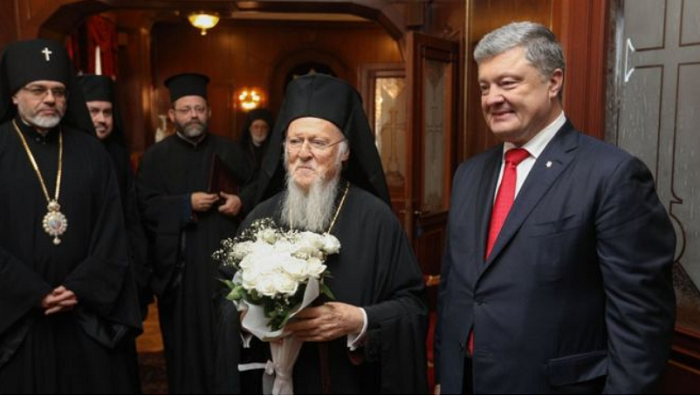 Порошенко і патріарх Варфоломій підписали угоду, яка прискорює надання автокефалії Україні