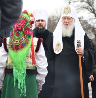 Глава УПЦ КП погасив марки серії «Краса і велич України» Укрпошти про Чернігівську область