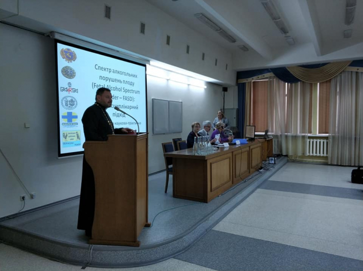 УГКЦ провела міжнародну конференцію про наслідки споживання алкоголю для вагітних
