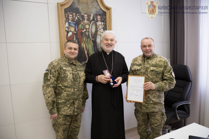 Єпископа УГКЦ нагороджено відзнакою Міністерства оборони України