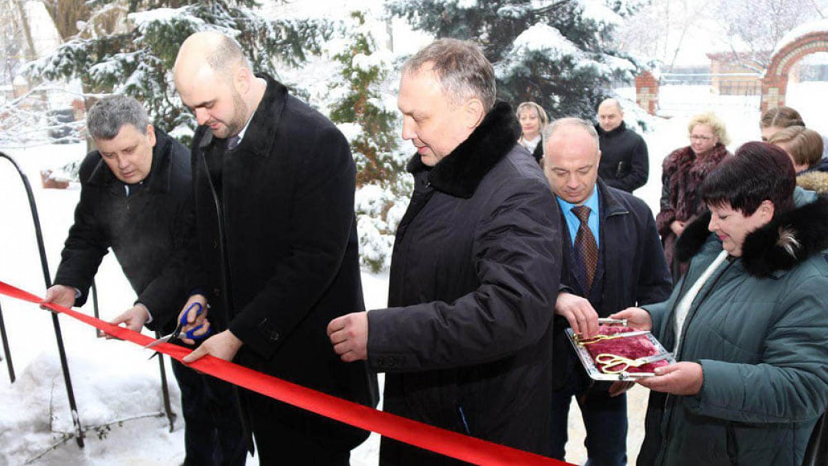 В Донецьку представники "ДНР" відкрили РАЦС у християнському сімейному центрі, який відібрали у власників